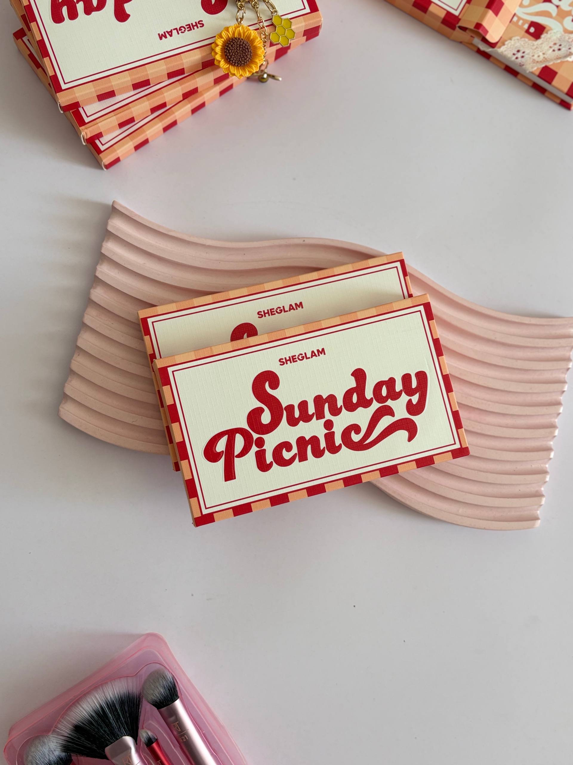 پالت سایه چشم ۸ رنگ شیگلم مدل Sunday Picnic Collection