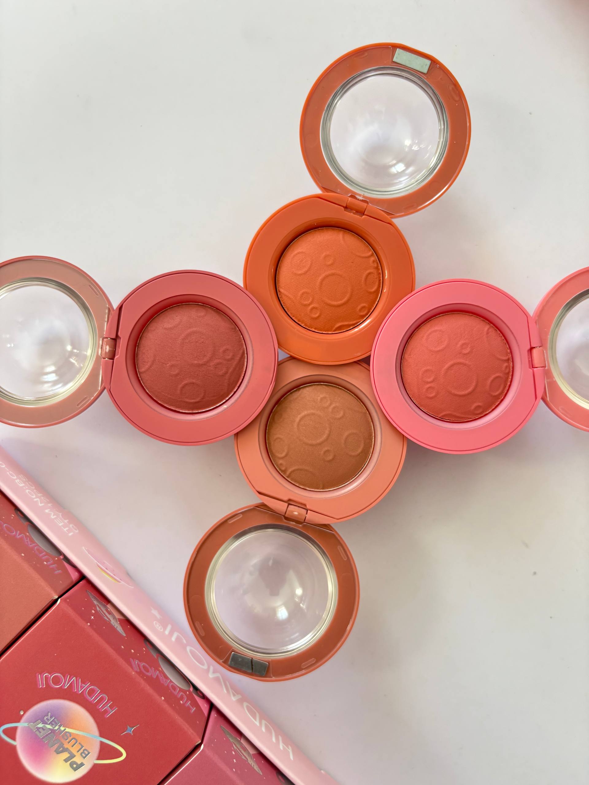 رژگونه پودری فضایی هدی موجی (Planet Blusher)